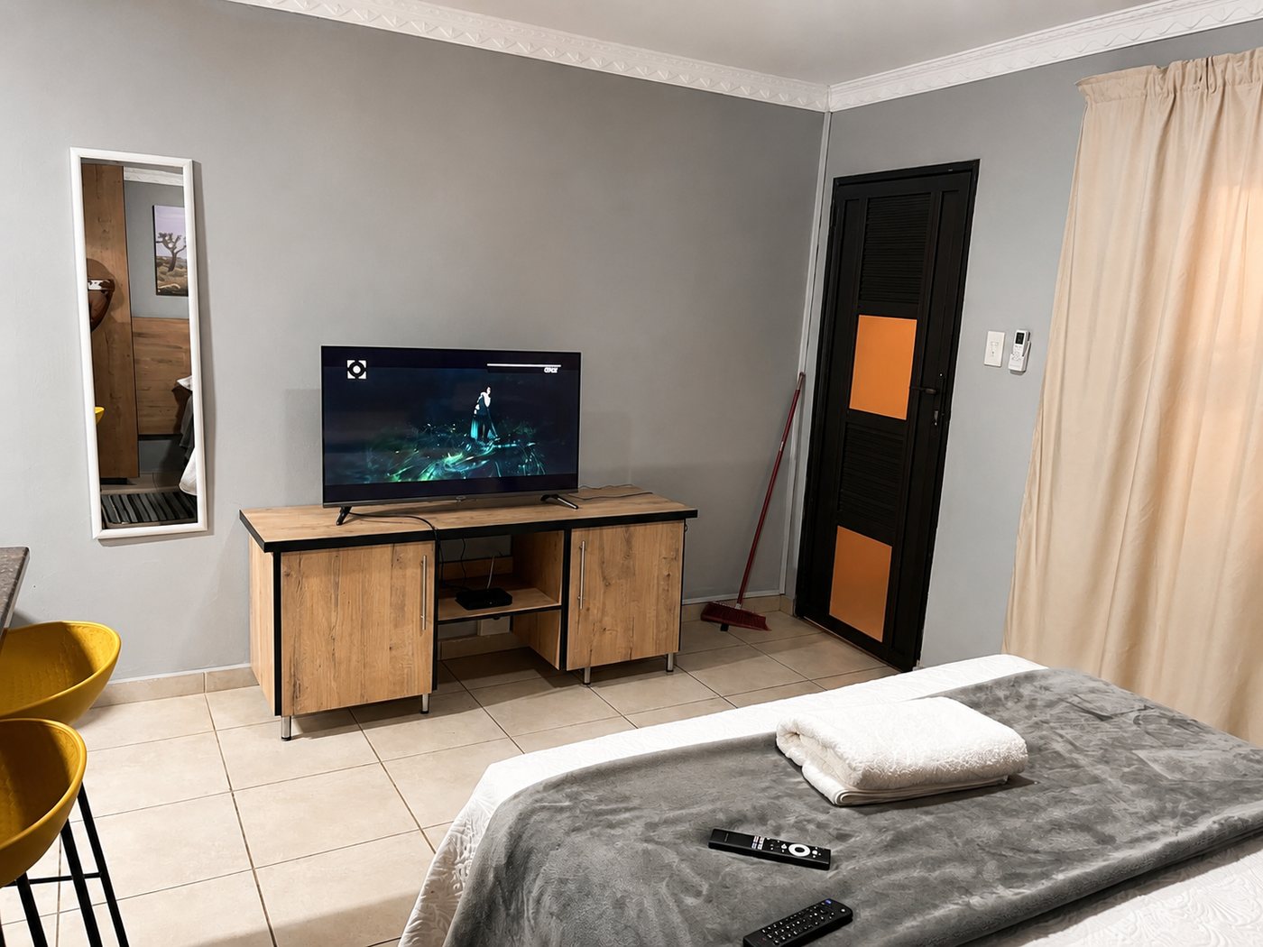 Deluxe Double Room — TV wall and seating